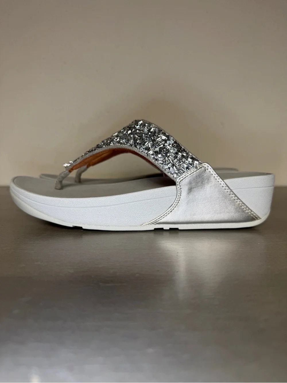 FitFlop Fleur Silver/Pewter Flower Comfort Wedge Flip Flop Thong Sandals US 8